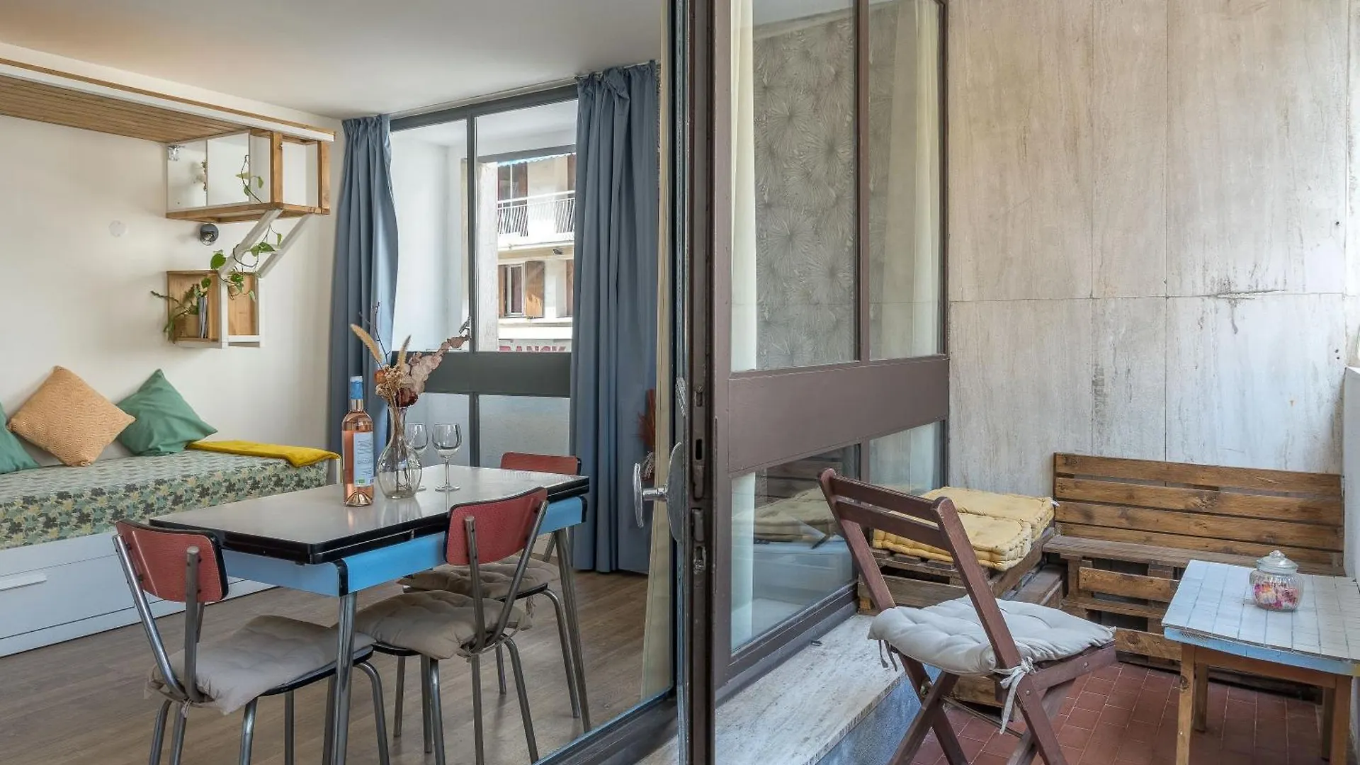 *Las Flores* Joli Studio Avec Balcon contacts
